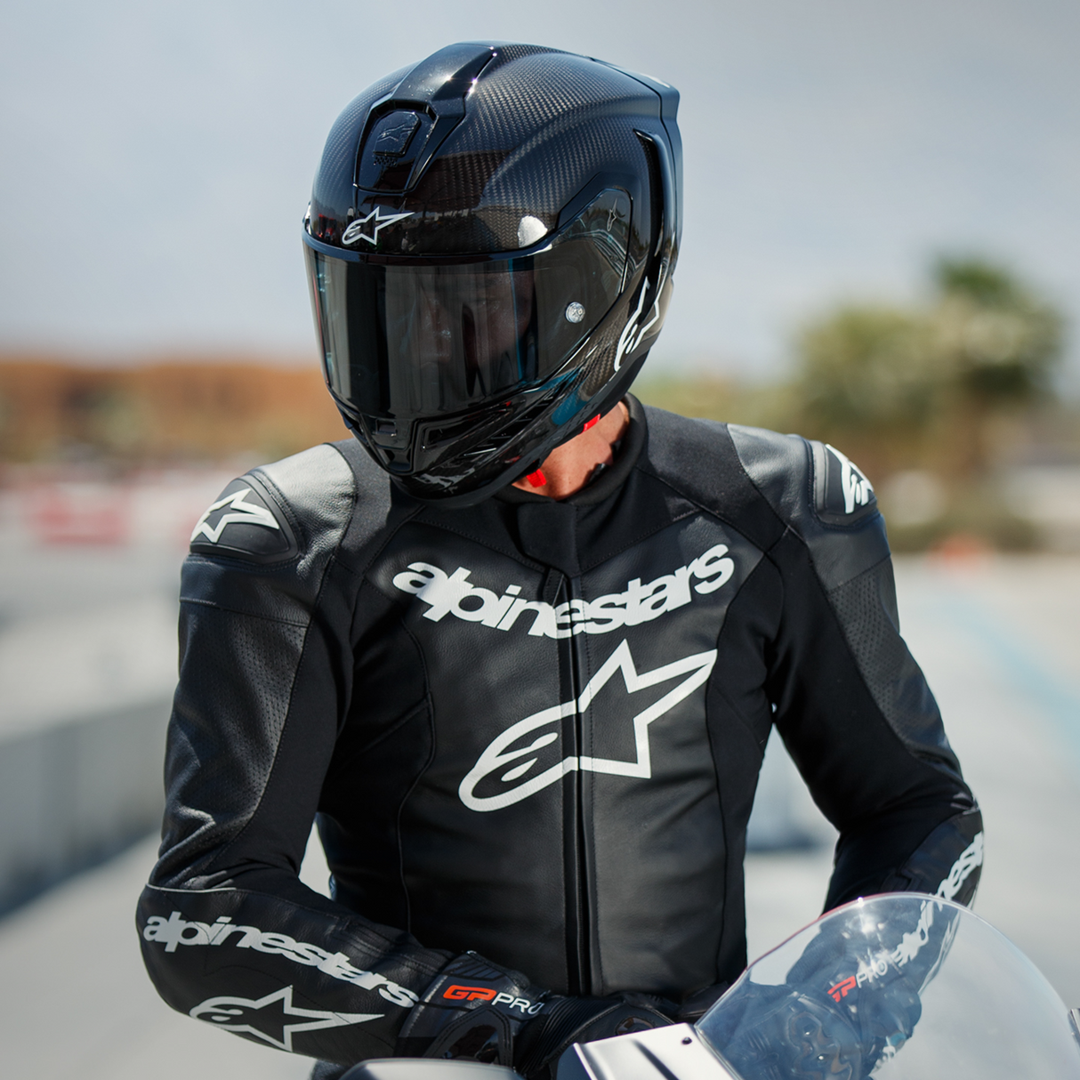 ALPINESTARS Supertech R10 Helmet - Solid - Carbon Black - XL 8200124-1902-XL